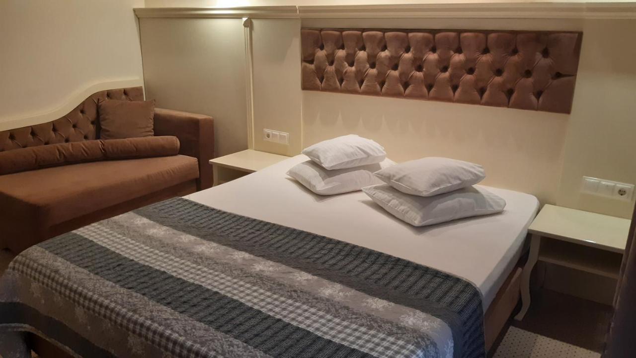 Hotel Holiday Maria Băile Herculane Extérieur photo