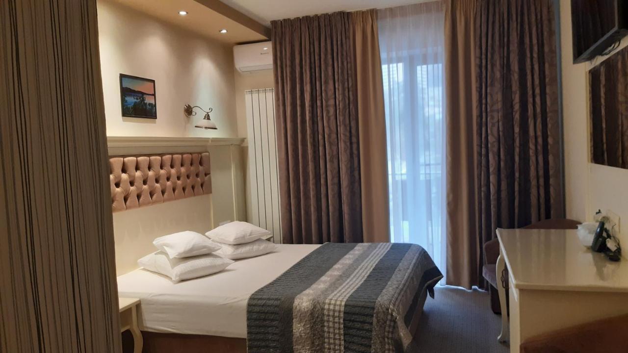 Hotel Holiday Maria Băile Herculane Extérieur photo