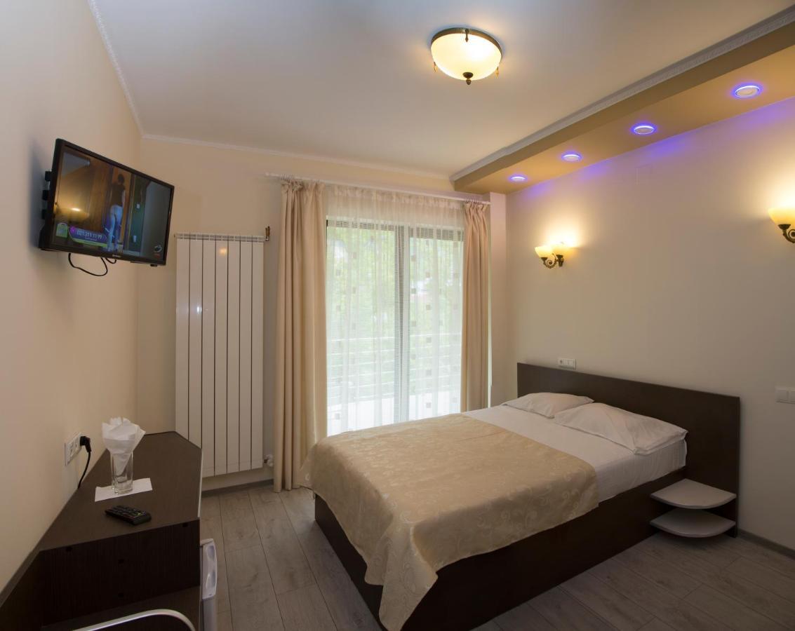 Hotel Holiday Maria Băile Herculane Extérieur photo