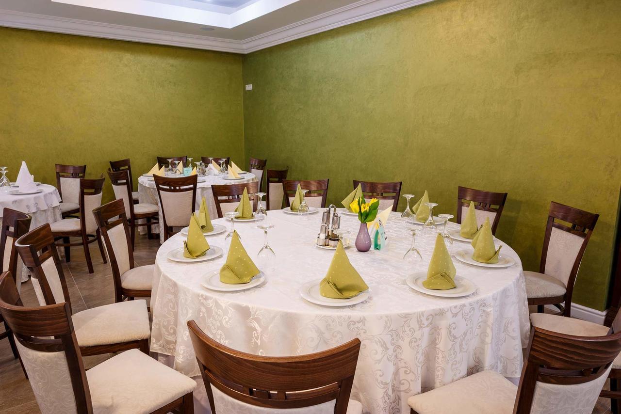 Hotel Holiday Maria Băile Herculane Extérieur photo