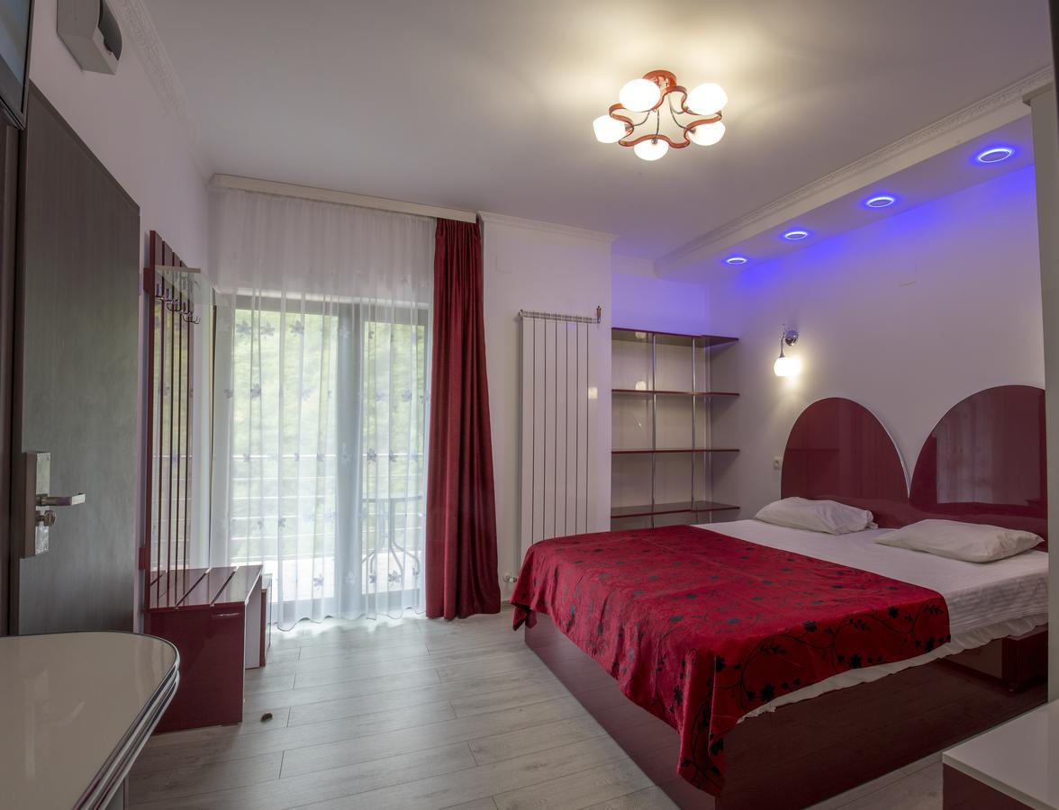 Hotel Holiday Maria Băile Herculane Extérieur photo