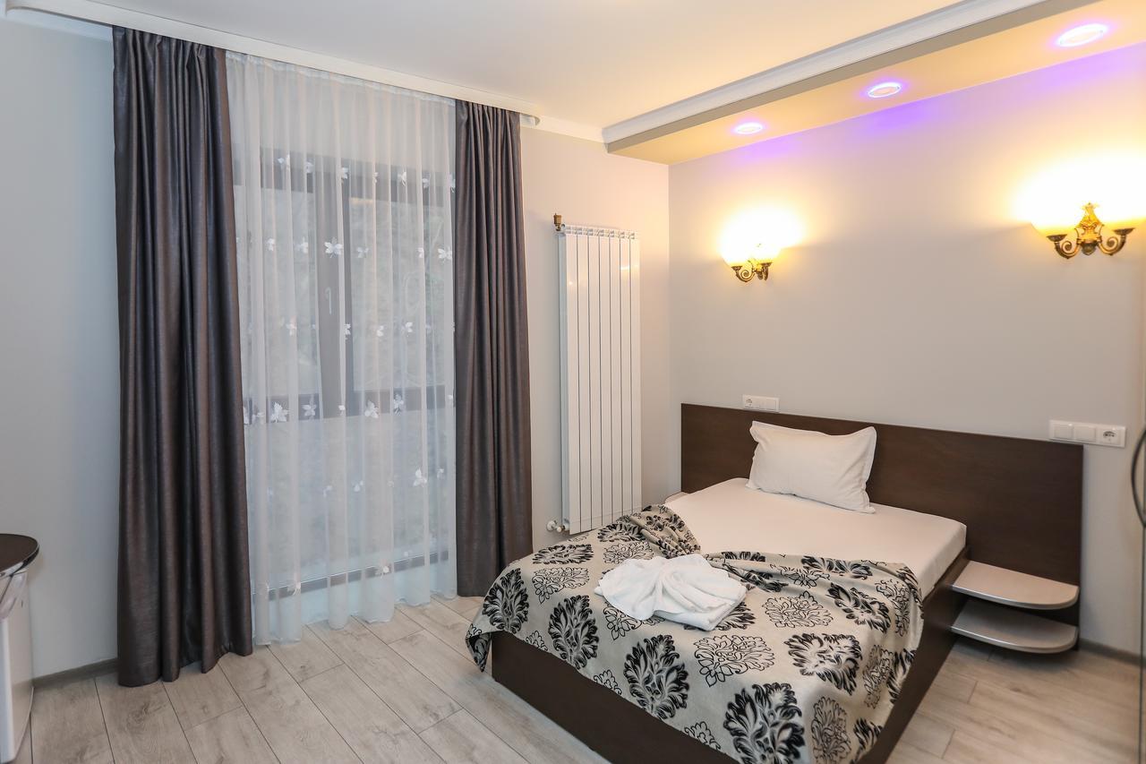 Hotel Holiday Maria Băile Herculane Extérieur photo