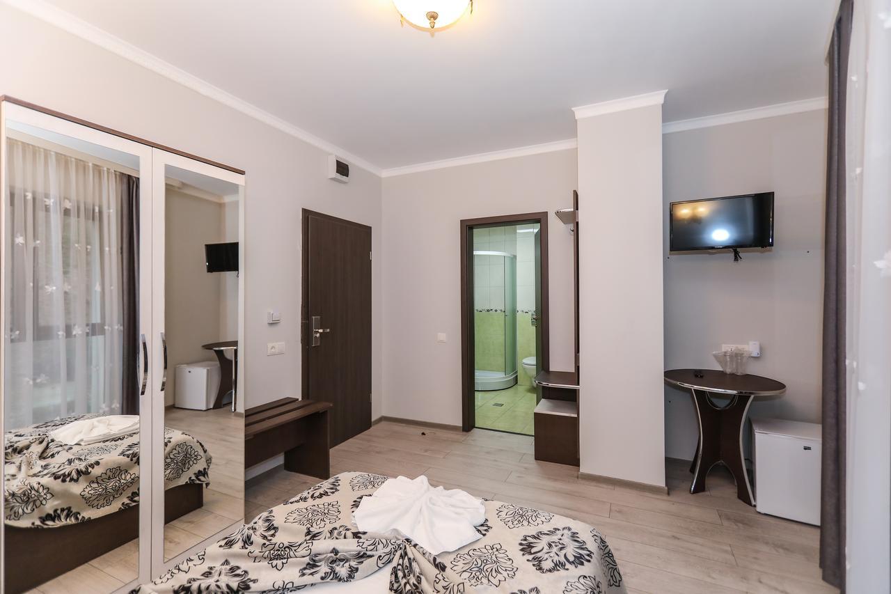 Hotel Holiday Maria Băile Herculane Extérieur photo