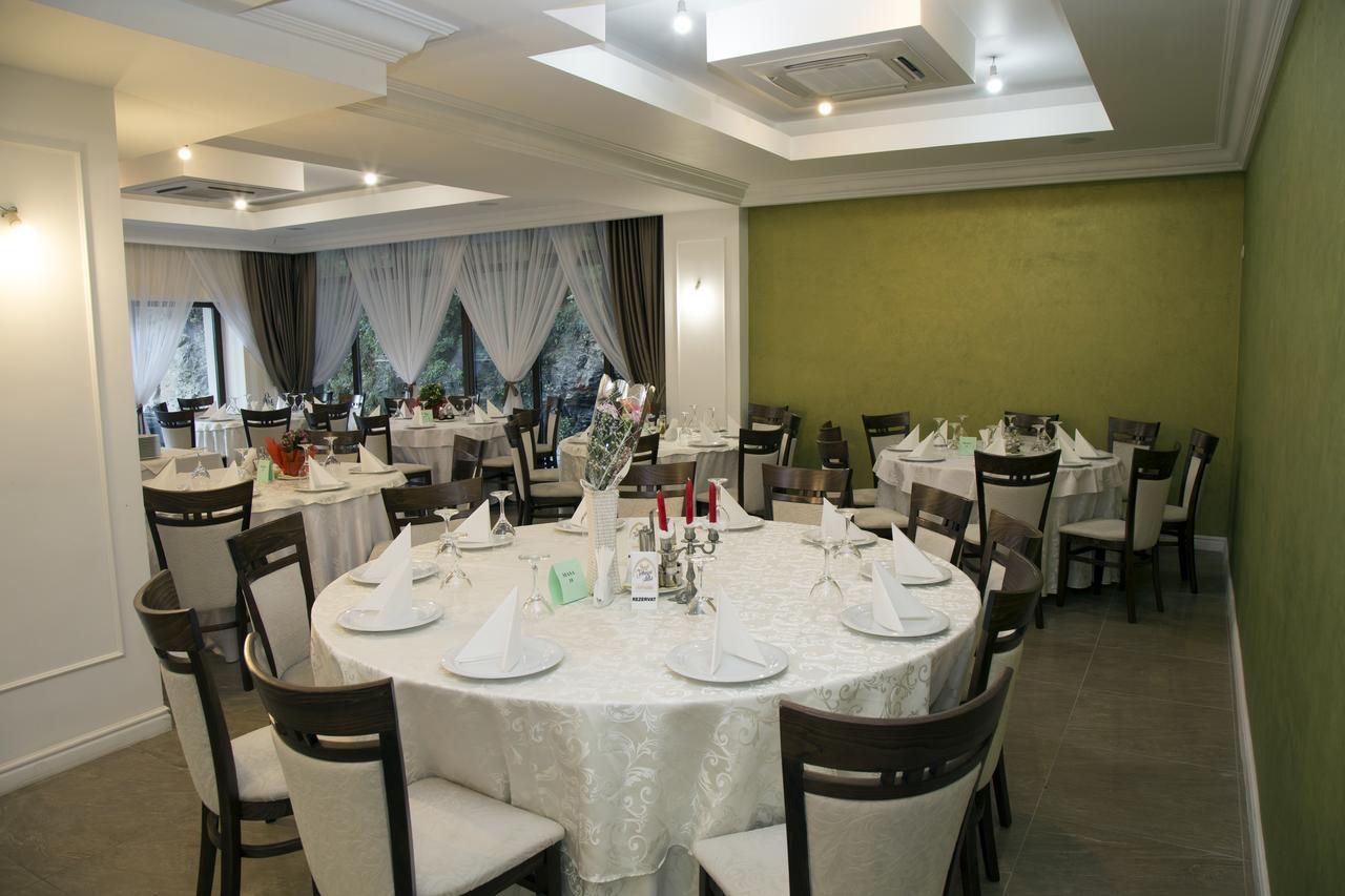 Hotel Holiday Maria Băile Herculane Extérieur photo