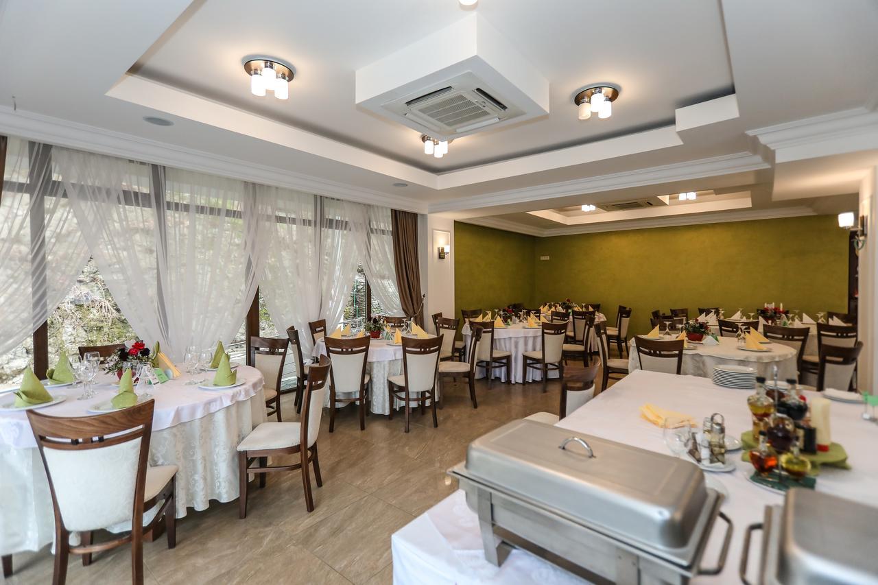Hotel Holiday Maria Băile Herculane Extérieur photo