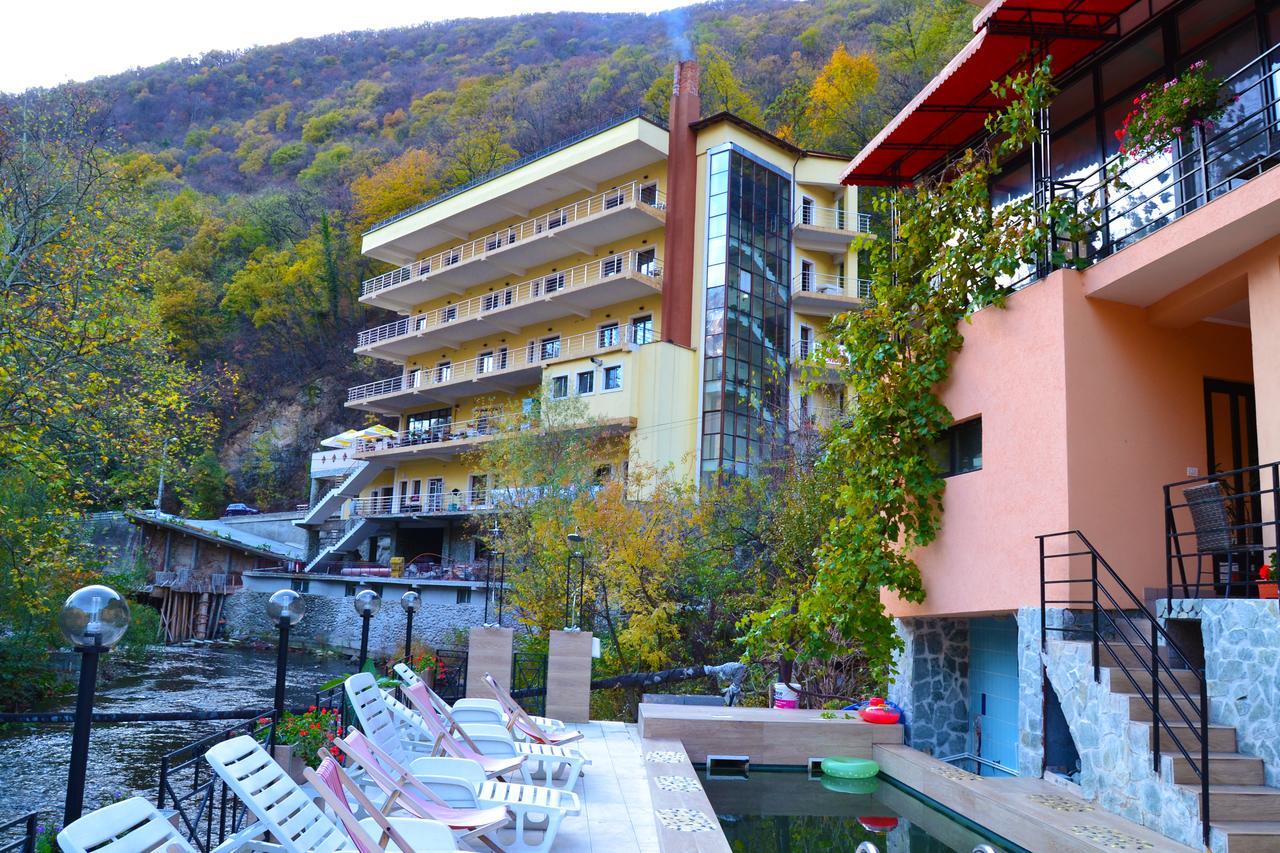 Hotel Holiday Maria Băile Herculane Extérieur photo