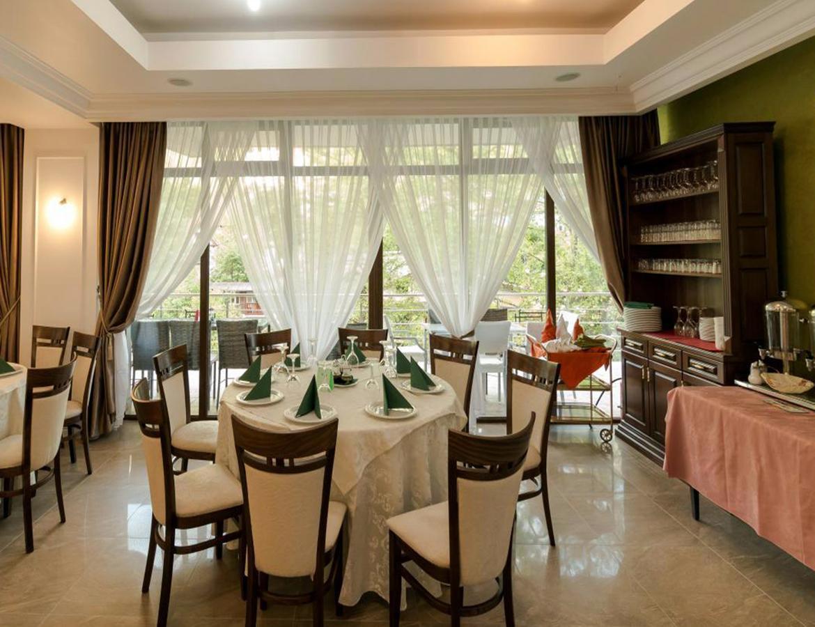 Hotel Holiday Maria Băile Herculane Extérieur photo
