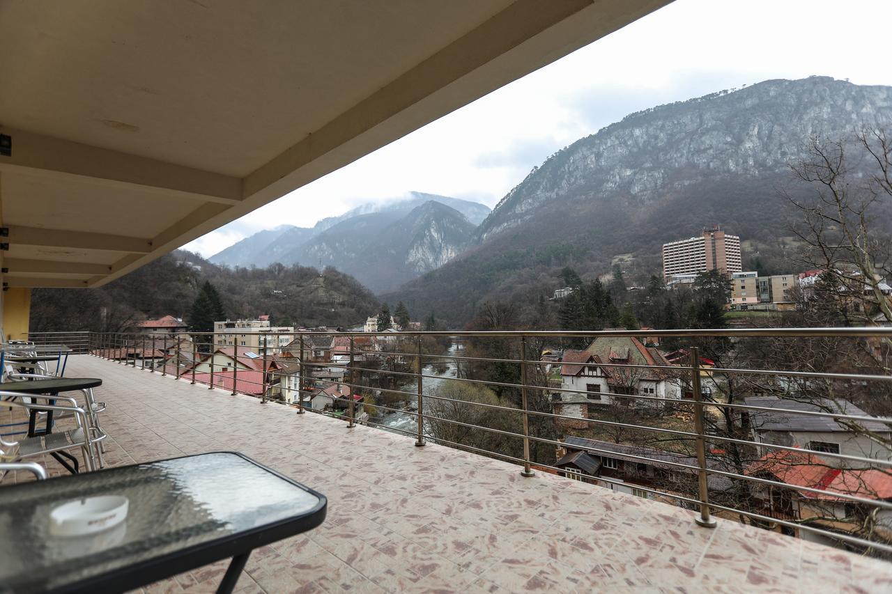 Hotel Holiday Maria Băile Herculane Extérieur photo