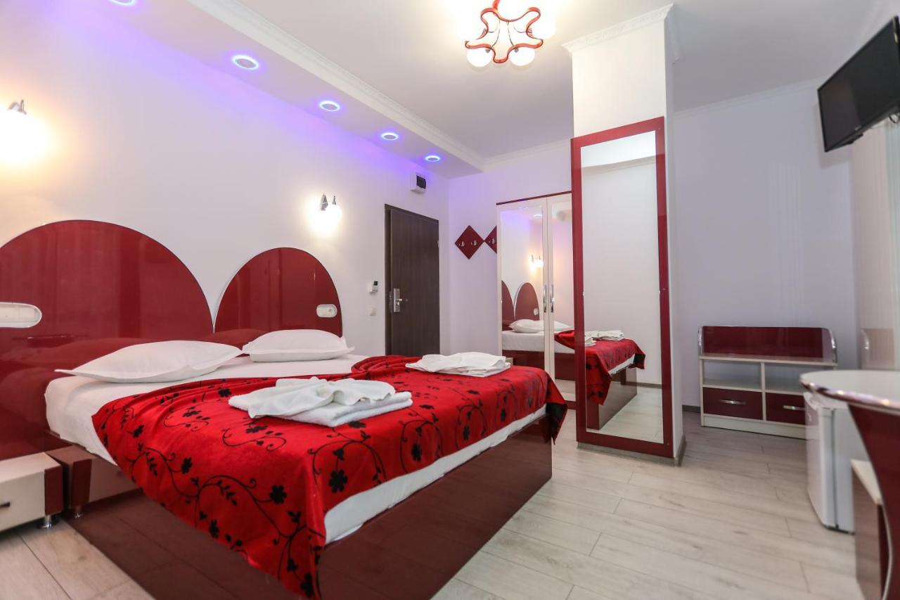 Hotel Holiday Maria Băile Herculane Extérieur photo
