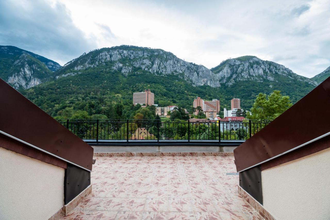 Hotel Holiday Maria Băile Herculane Extérieur photo